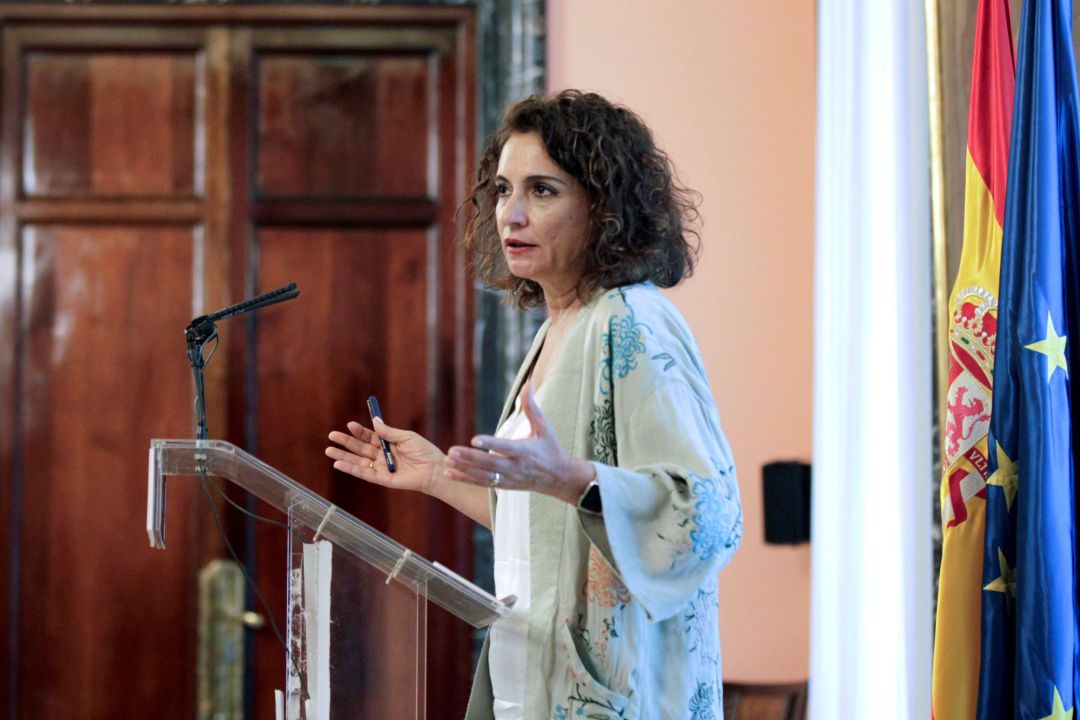 La ministra de Hacienda María Jesús Montero, durante el acto de la firma el convenio por el que la Sociedad Estatal Loterías y Apuestas del Estado (SELAE) patrocina el XVI Congreso de la Asociación de Academias de la Lengua La ministra de Hacienda María Jesús Montero, durante el acto de la firma el convenio por el que la Sociedad Estatal Loterías y Apuestas del Estado (SELAE) patrocina el XVI Congreso de la Asociación de Academias de la Lengua