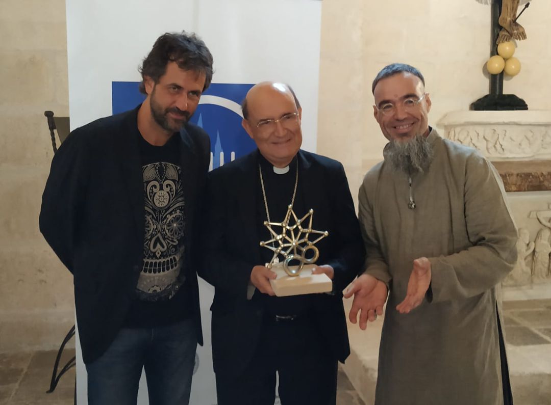 El arzobispo de Burgos, Fidel Herráez, entre Diego Galaz (izda) y Óscar Martín El arzobispo de Burgos, Fidel Herráez, entre Diego Galaz (izda) y Óscar Martín