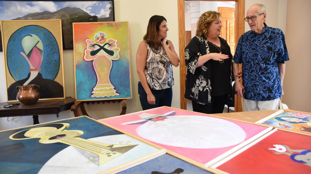 Vázques de Sola lega su colección de caricaturas
