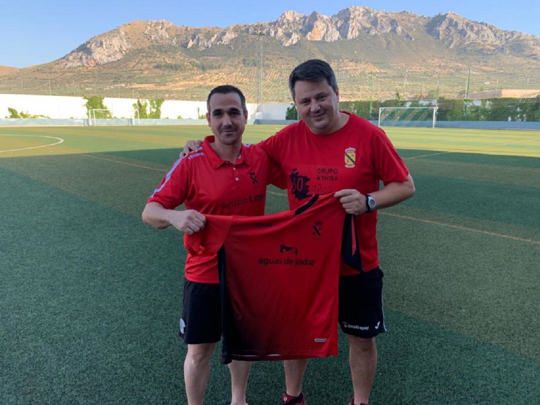 Manolillo, a la izquierda, con el entrenador, Cristóbal Moreno, uno de los pilares, con su experincia y humildad, del equipo Manolillo, a la izquierda, con el entrenador, Cristóbal Moreno, uno de los pilares, con su experincia y humildad, del equipo