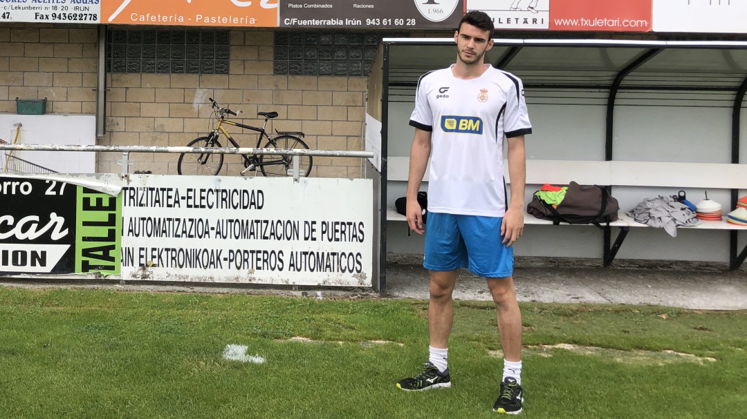 Xabi Cardenas toma el timón txuri-beltz