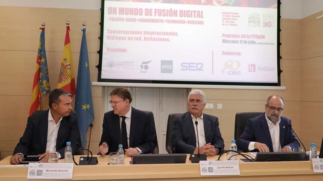 La revolución digital es analizada desde la ética, la radio, la ingeniería, el arte y el derecho