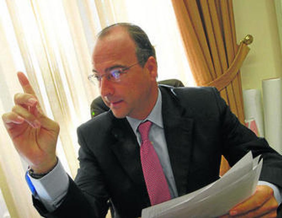 Luis Rogelio Rodríguez ex- alcalde de Almería será el orador de Los Coloraos. Luis Rogelio Rodríguez ex- alcalde de Almería será el orador de Los Coloraos.