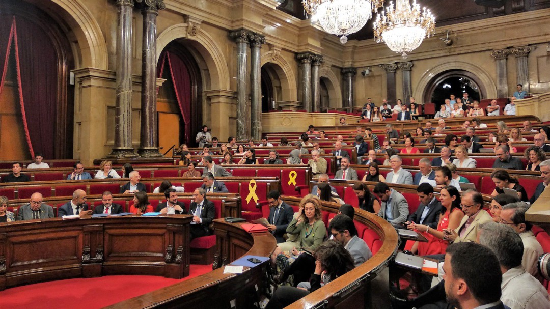 El Constitucional anula la reprobación al rey y el pronunciamiento republicano aprobados por el Parlamento catalán
