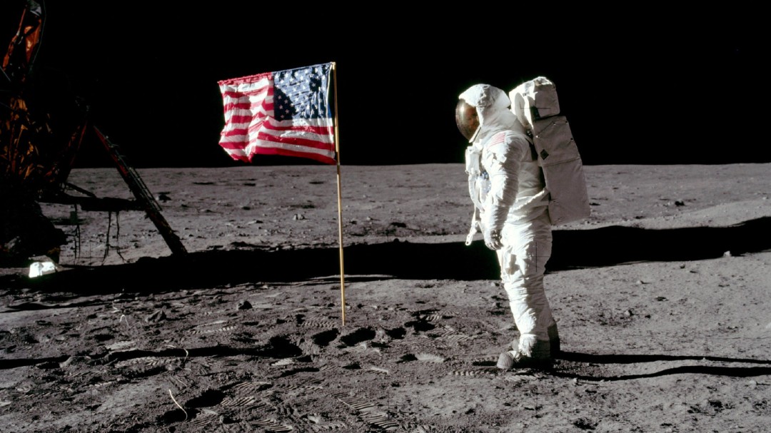 Así recreó la SER el 25 aniversario de la llegada a la Luna (hace 25 años)