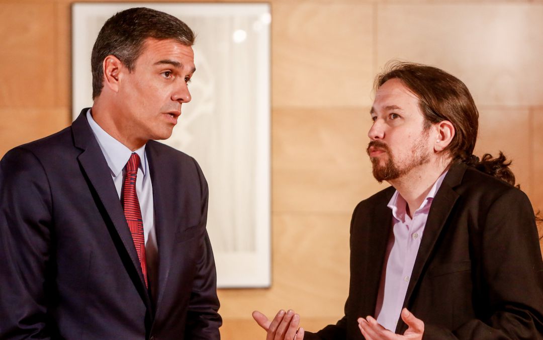 El presidente del Gobierno en funciones, Pedro Sánchez, durante una reunión con el secretario general de Unidas Podemos, Pablo Iglesias. El presidente del Gobierno en funciones, Pedro Sánchez, durante una reunión con el secretario general de Unidas Podemos, Pablo Iglesias.