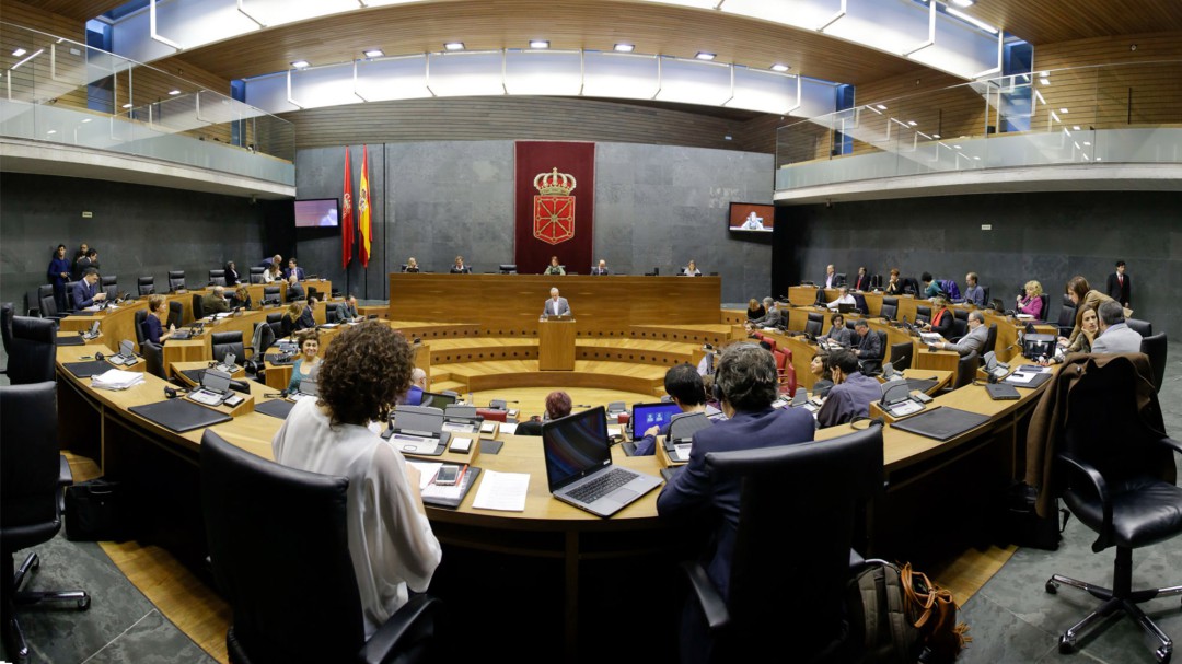Navarra Suma y EH Bildu unen sus votos al diseñar las comisiones del Parlamento