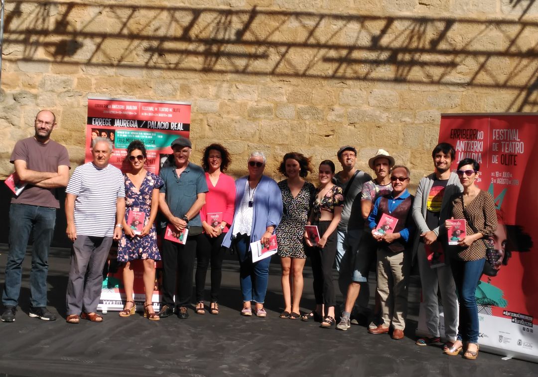 La Directora General de Cultura, Dori López, y el Director del Festival, Luís Jiménez, han presentado el programa en La Cava junto a representantes de las compañias navarras La Directora General de Cultura, Dori López, y el Director del Festival, Luís Jiménez, han presentado el programa en La Cava junto a representantes de las compañias navarras