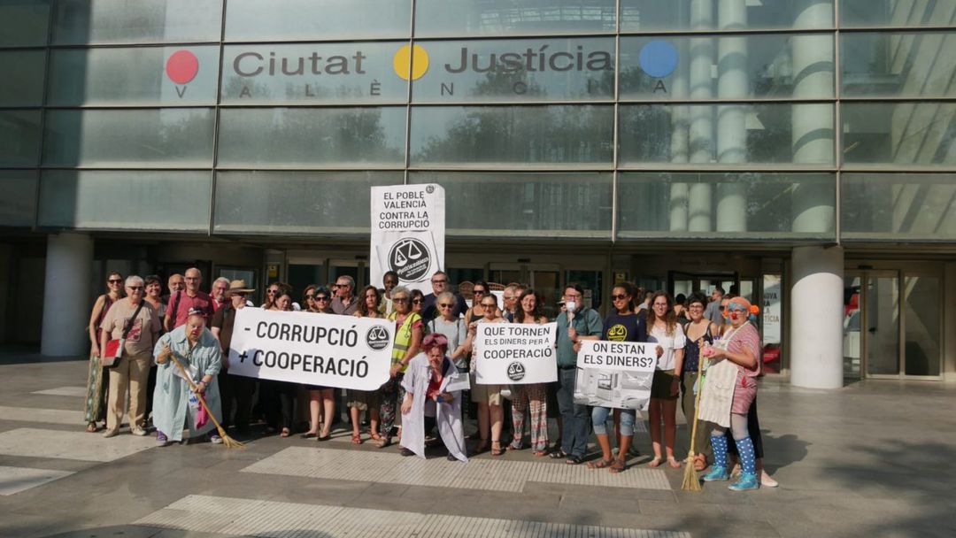 La CVONGD reclama una justicia "efectiva" en el Caso Blasco con una representación teatral La CVONGD reclama una justicia "efectiva" en el Caso Blasco con una representación teatral