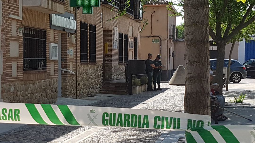 Cordón policial en el Ayuntamiento de Fontanar (Guadalajara) Cordón policial en el Ayuntamiento de Fontanar (Guadalajara)