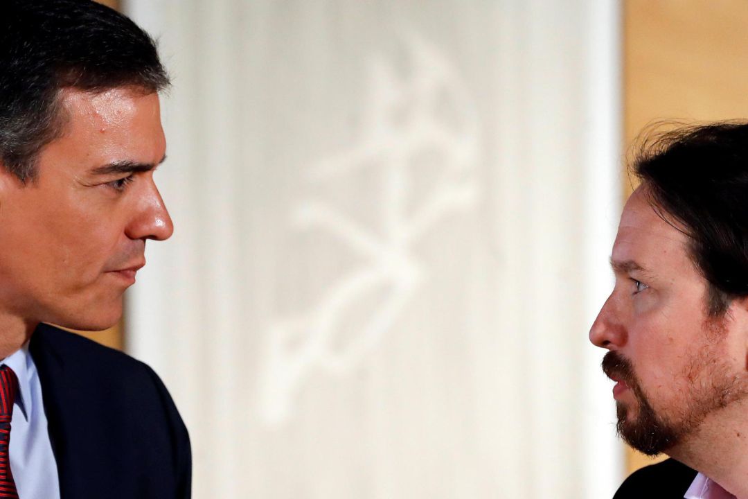 Pedro Sánchez (i) y el líder de Podemos, Pablo Iglesias, durante la última ronda de consultas para la investidura. Pedro Sánchez (i) y el líder de Podemos, Pablo Iglesias, durante la última ronda de consultas para la investidura.