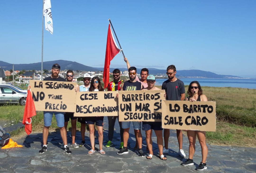 Los socorristas de Barreiros exigen mejoras en sus condiciones para ofrecer un servicio seguro Los socorristas de Barreiros exigen mejoras en sus condiciones para ofrecer un servicio seguro