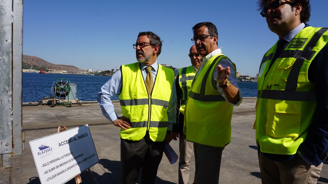 El delegado de Gobierno, Francisco Jiménez, durante su visita al Puerto de Cartagena El delegado de Gobierno, Francisco Jiménez, durante su visita al Puerto de Cartagena