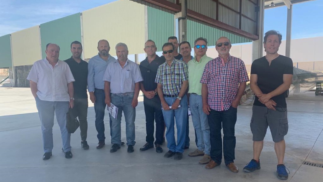 Se funda una asociación nacional de productores de pistachos que preside el navero Julián Navarro