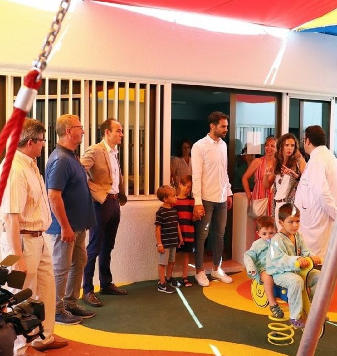 Calderón, visitando el nuevo parque infantil Calderón, visitando el nuevo parque infantil