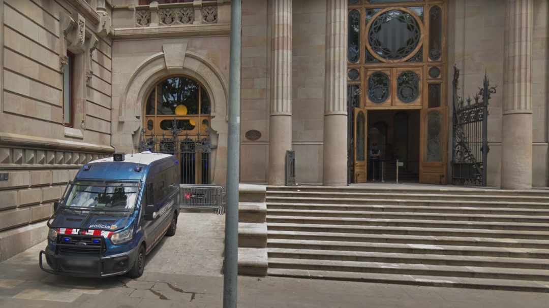 Condenado a 20 años de prisión por violar en grupo a una niña de 13 años en Barcelona