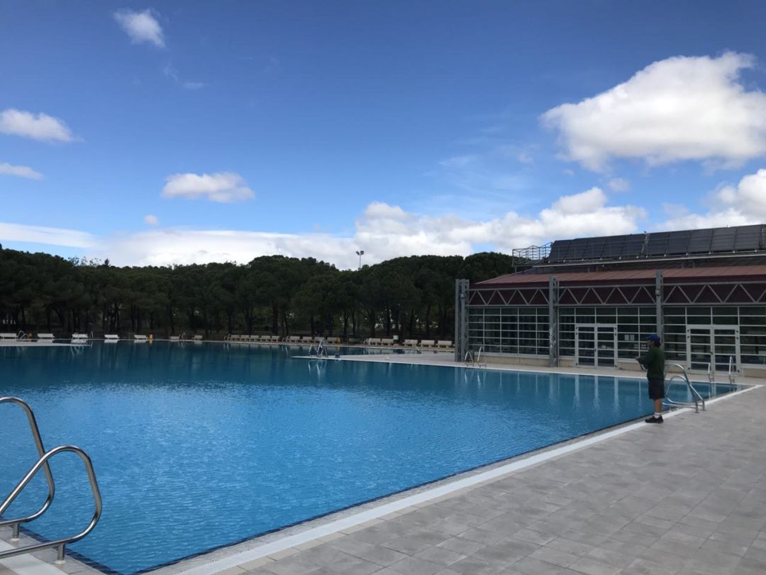 Una piscina de Aluche, Madrid. Una piscina de Aluche, Madrid.