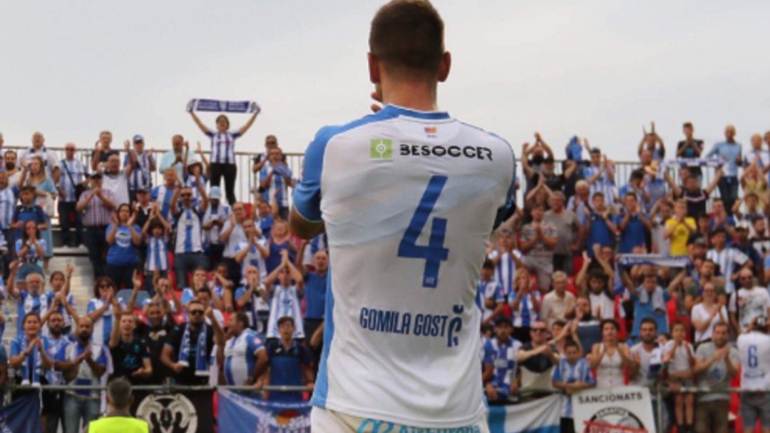 Dorsales fijos y nombre en las equipaciones de Segunda B y Tercera