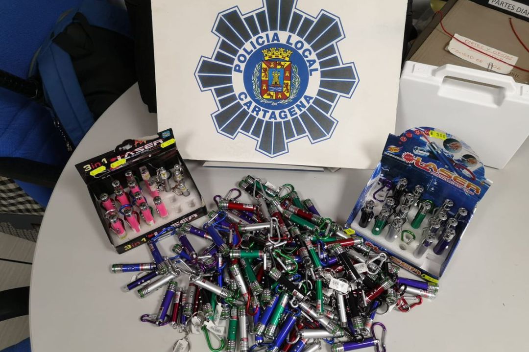Incautados 128 punteros láser peligrosos en La Manga Incautados 128 punteros láser peligrosos en La Manga