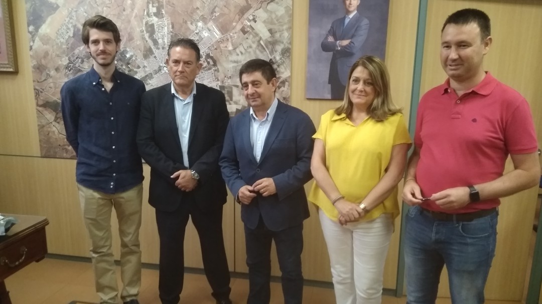 Reyes asegura que la Diputación de Jaén seguirá colaborando con Linares