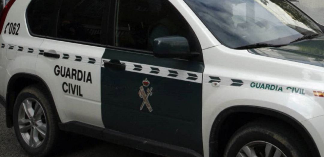 Vehículo de la Guardia Civil Vehículo de la Guardia Civil