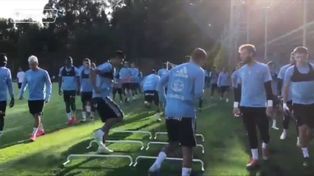 El equipo entrenándose este lunes en A Madroa El equipo entrenándose este lunes en A Madroa