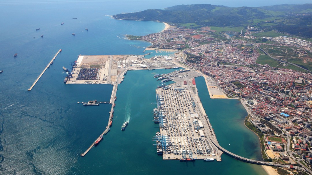El Puerto de Algeciras eleva sus tráficos un 3,4 % el primer semestre del año