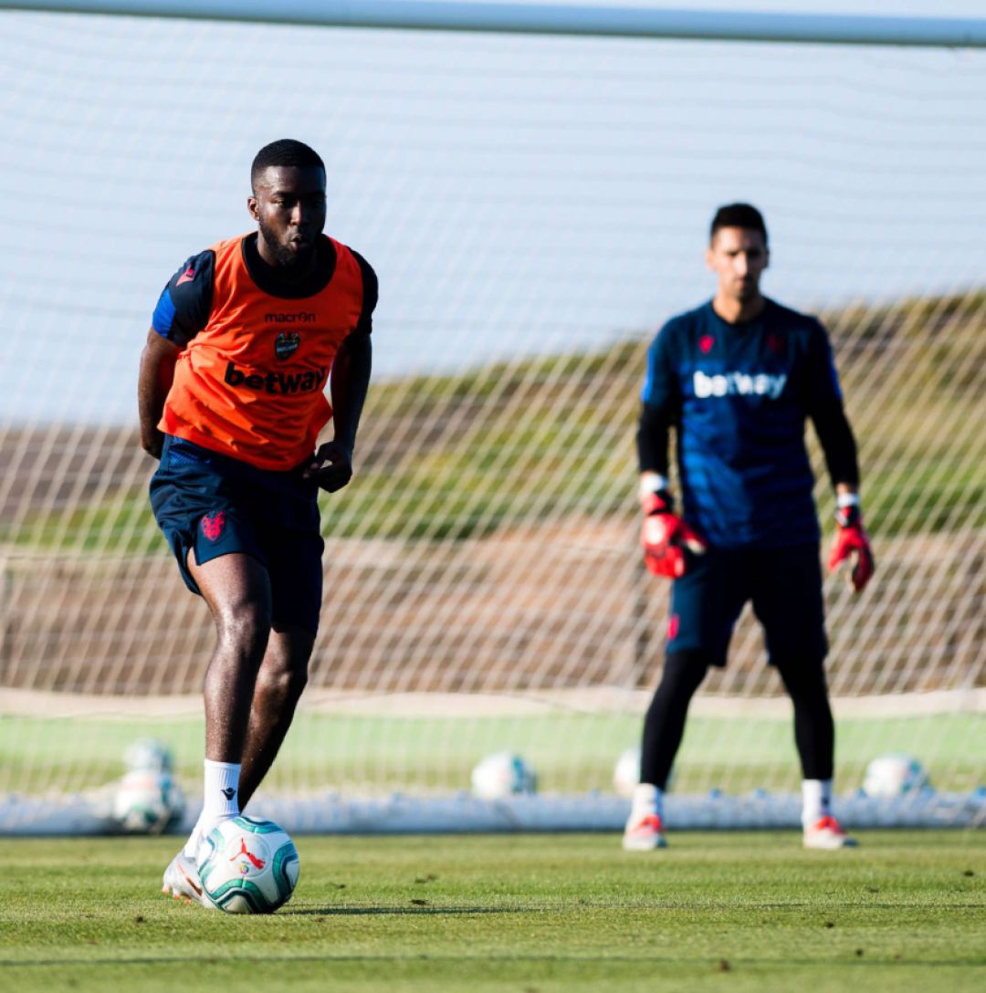 Moore, en la pretemporada del Levante 2019-20 Moore, en la pretemporada del Levante 2019-20