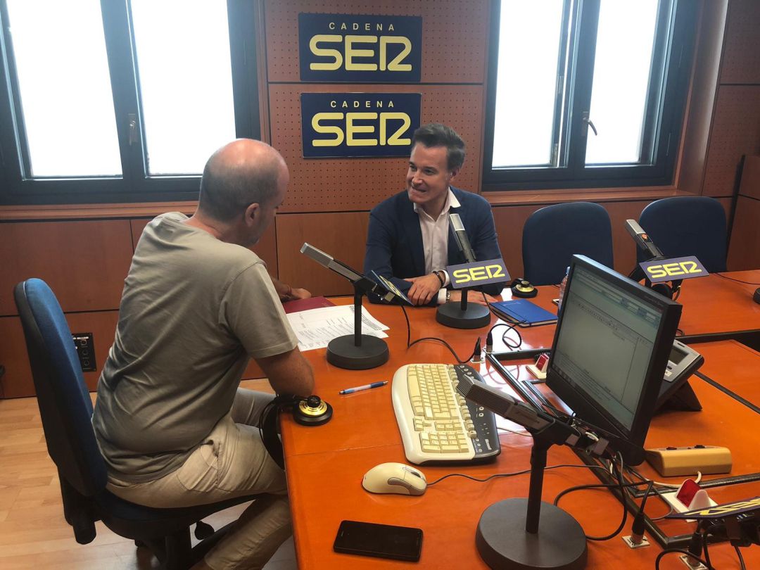 El concejal de Urbanismo, Víctor Serrano, durante la entrevista en Radio Zaragoza El concejal de Urbanismo, Víctor Serrano, durante la entrevista en Radio Zaragoza
