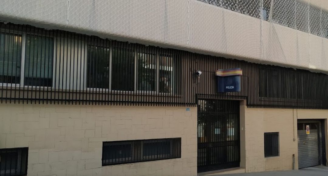 La comisaría de la Policía Nacional de Terrassa, donde se ha entregado el autor confeso de este nuevo asesinato machista La comisaría de la Policía Nacional de Terrassa, donde se ha entregado el autor confeso de este nuevo asesinato machista