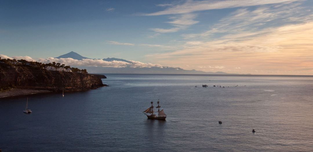 Imagen del barco utilizado en 2013 para el rodaje de la película "EN el corazón del mar" junto a la Playa de Santiago, en la isla canaria de La Gomera. Imagen del barco utilizado en 2013 para el rodaje de la película "EN el corazón del mar" junto a la Playa de Santiago, en la isla canaria de La Gomera.