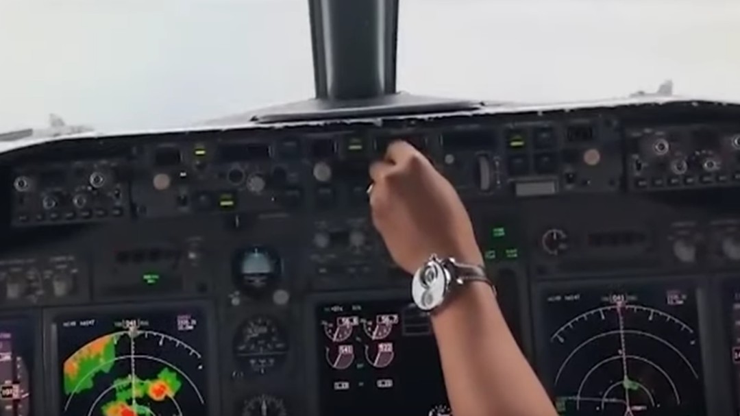 El impactante vídeo desde la cabina de un Boeing 737 antes de estrellarse contra el agua