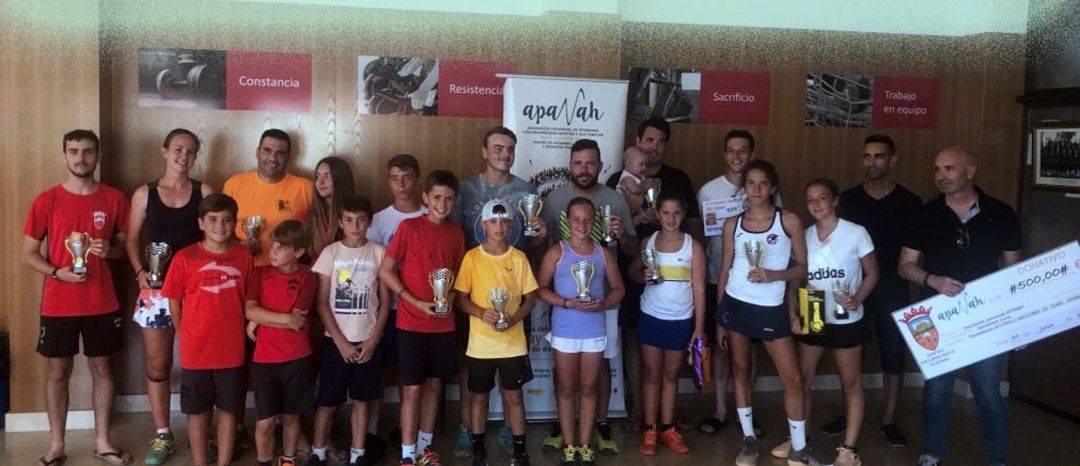 Magnífico ambiente de tenis solidario Magnífico ambiente de tenis solidario