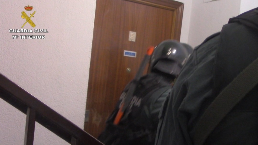 VÍDEO: Tres detenidos por robar a punta de pistola 107.000 euros en una sucursal de Villarejo de Salvanés (Madrid)