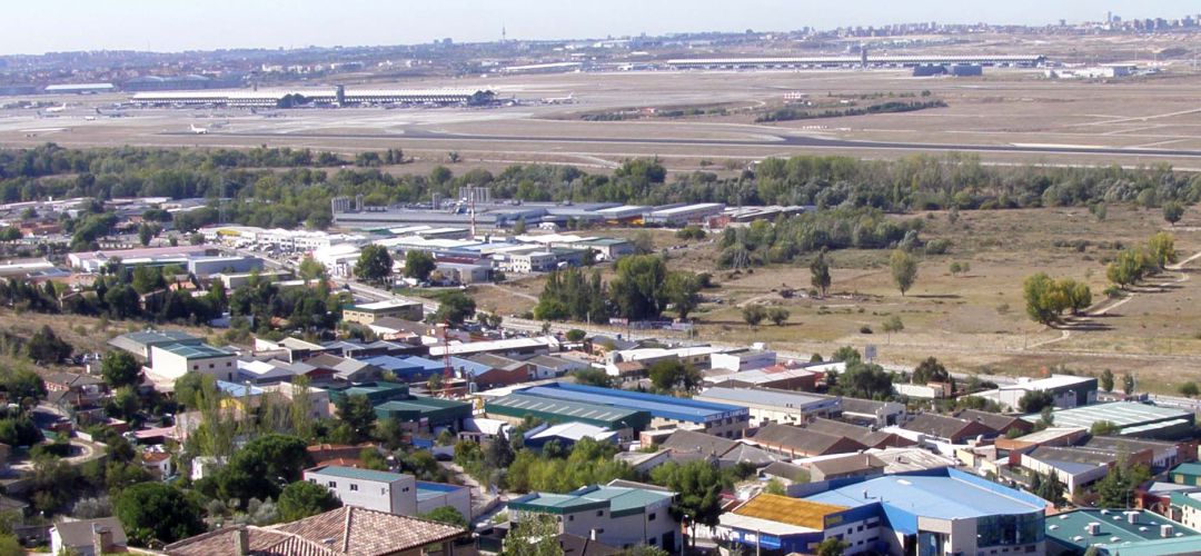 Vista área del polígono industrial de Paracuellos de Jarama y su cercanía con el aeropuerto Vista área del polígono industrial de Paracuellos de Jarama y su cercanía con el aeropuerto