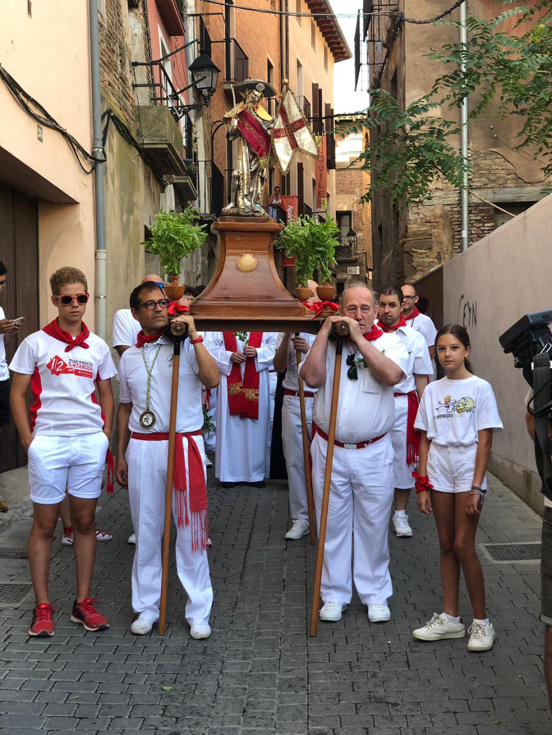 La procesión en honor a Santiago por las calles del casco antiguo de Tudela La procesión en honor a Santiago por las calles del casco antiguo de Tudela