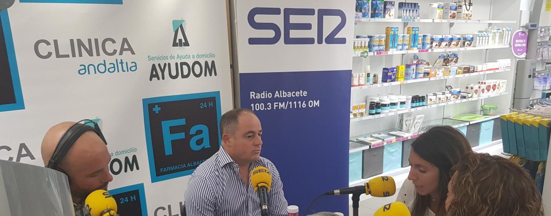 Uno de los momentos del programa especial Hoy por Hoy Albacete desde la Farmacia Albacete 24 horas Uno de los momentos del programa especial Hoy por Hoy Albacete desde la Farmacia Albacete 24 horas