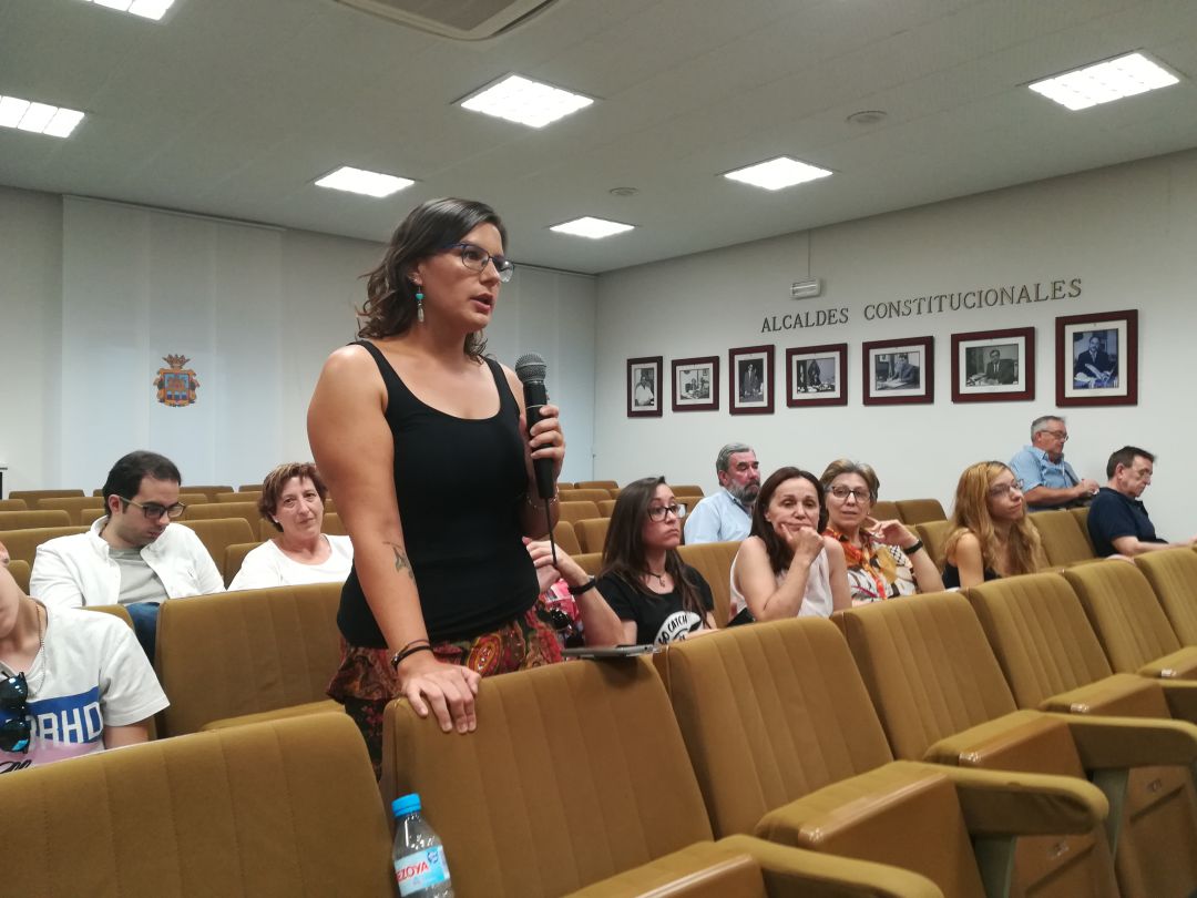 Seyla Llorente en su intervención tras el pleno ordinario Seyla Llorente en su intervención tras el pleno ordinario