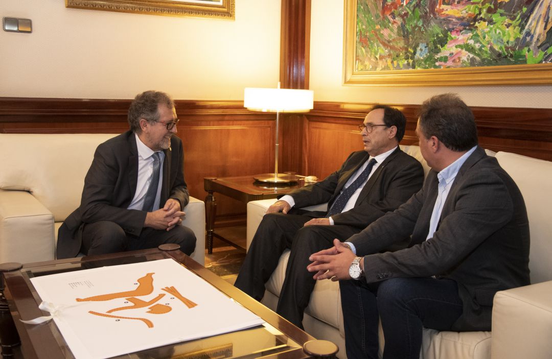 El presidente de la Diputación, Josep Martí, con el conseller de Hacienda, Vicent Soler y el diputado Salvador Agustí El presidente de la Diputación, Josep Martí, con el conseller de Hacienda, Vicent Soler y el diputado Salvador Agustí