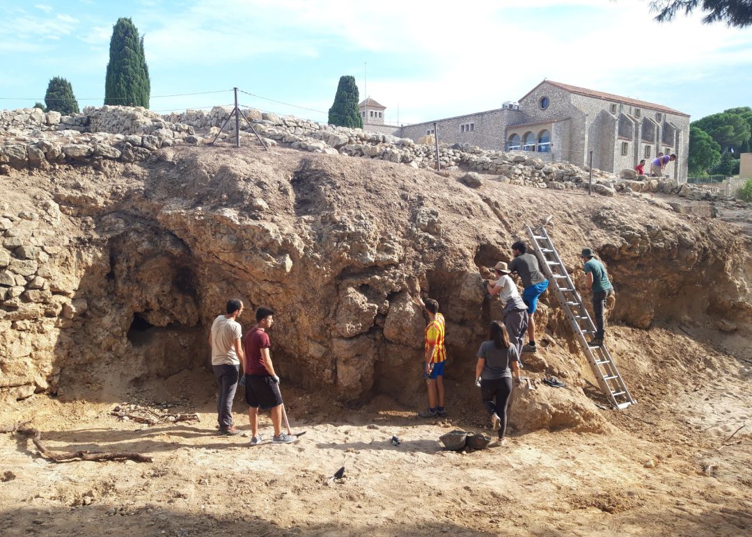 La façana portuària de la ciutat grega d'Empúries que s'ha posat al descobert durant unes noves excavacions La façana portuària de la ciutat grega d'Empúries que s'ha posat al descobert durant unes noves excavacions