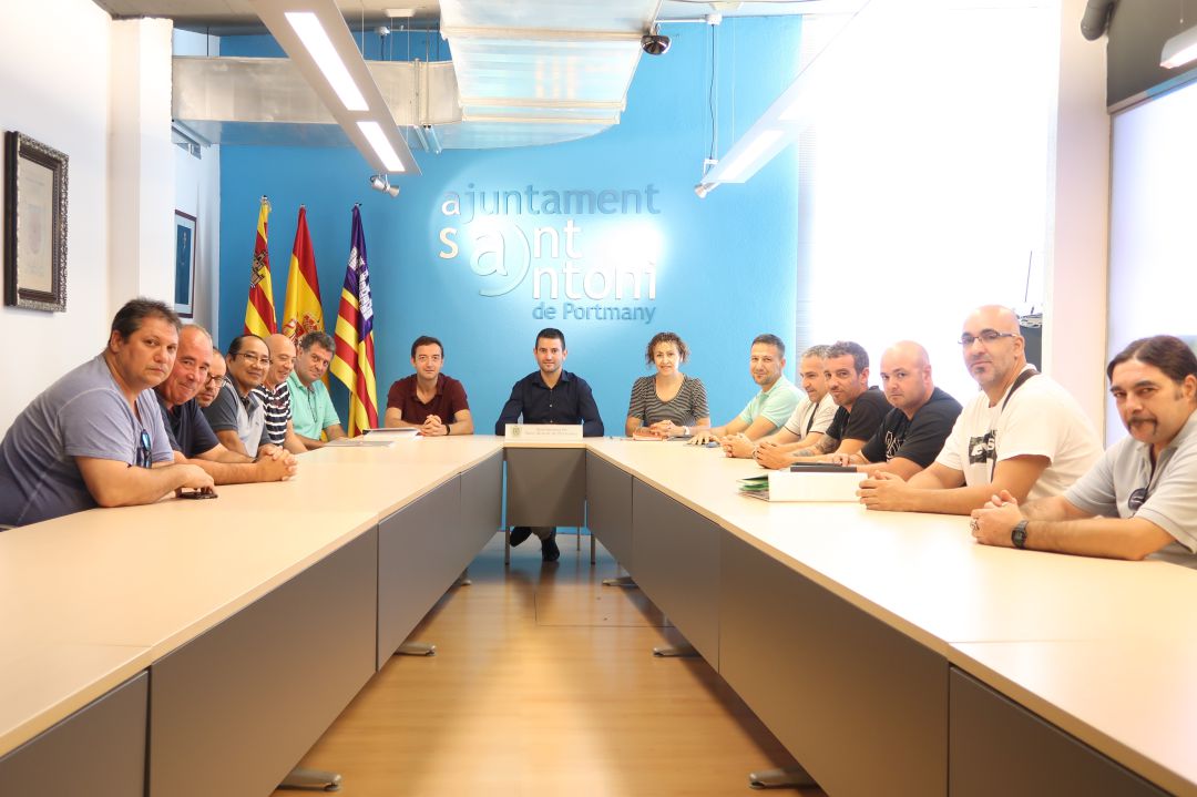 Imagen de la reunión en el Ayuntamiento de Sant Antoni Imagen de la reunión en el Ayuntamiento de Sant Antoni