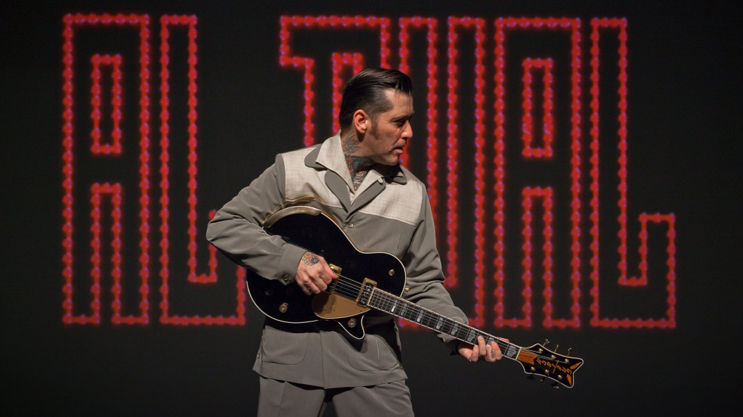 "Me alegra que el 'rockabilly' vuelva a escucharse en España"