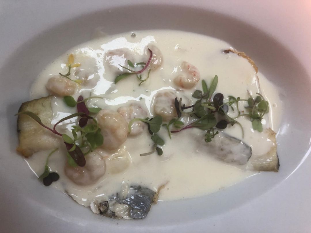 Dorada con salsa de cava y gambas Dorada con salsa de cava y gambas