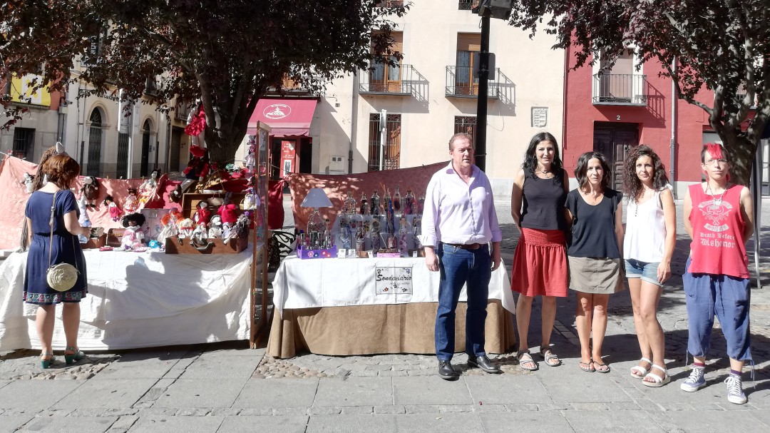 'Avilarte' muestra piezas artesanales en la plaza de Pedro Dávila