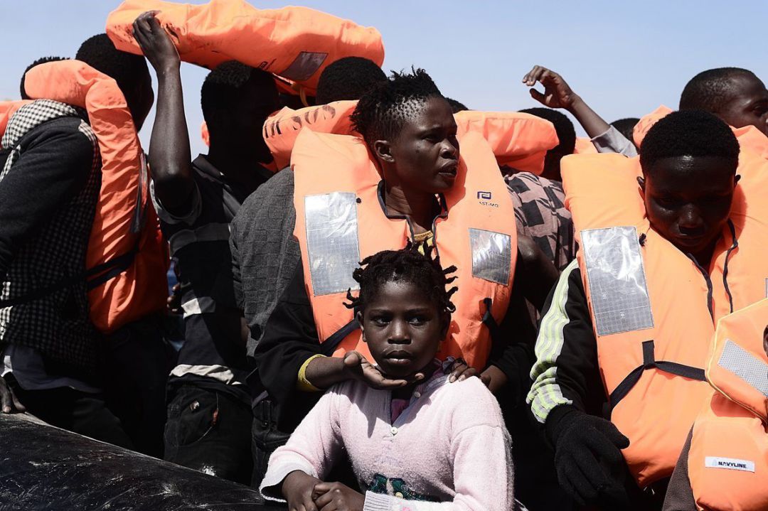 Rescate en el mar Mediterráneo llevado a cabo por Médicos Sin Fronteras. Rescate en el mar Mediterráneo llevado a cabo por Médicos Sin Fronteras.