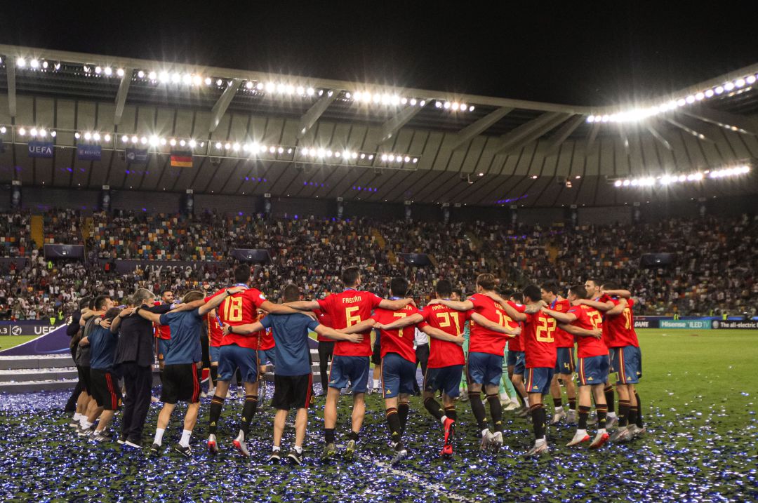 La sub-21 celebra el título de campeones de Europa La sub-21 celebra el título de campeones de Europa