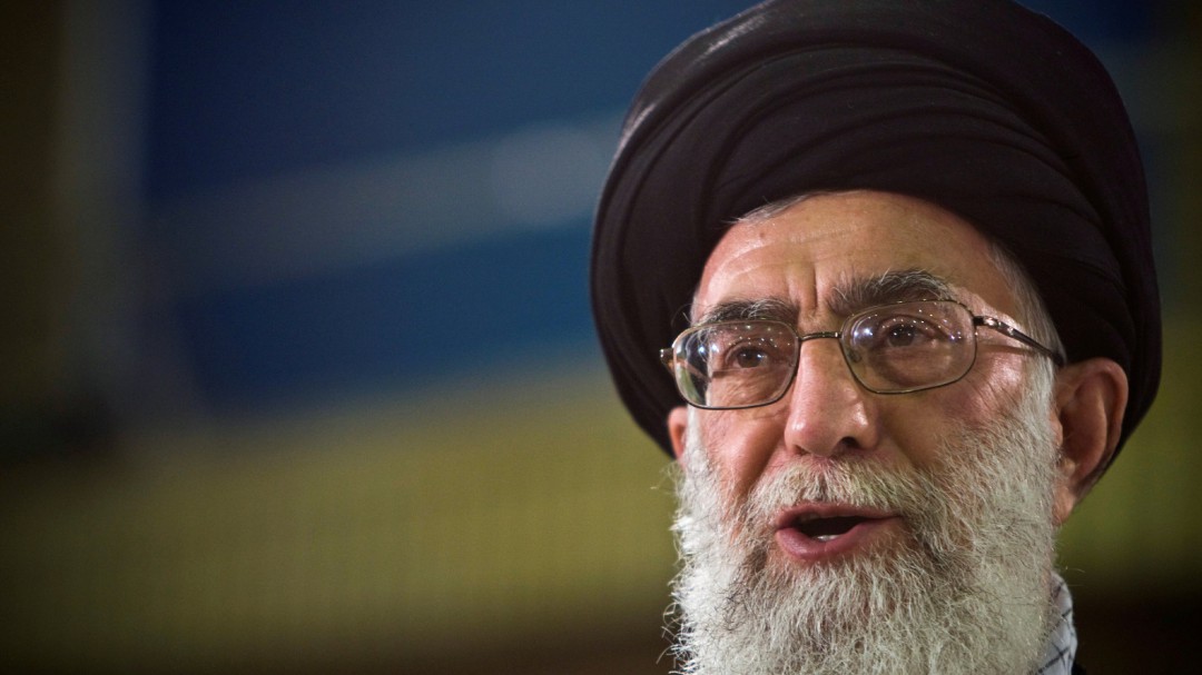 Irán insiste en vender su crudo y acusa a EEUU y Londres de violar el pacto