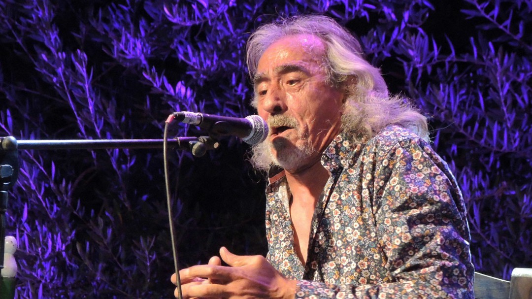 Miguel Flores 'Capullo de Jerez' se da un baño de masas en la clausura del 'ParapandaFolk'