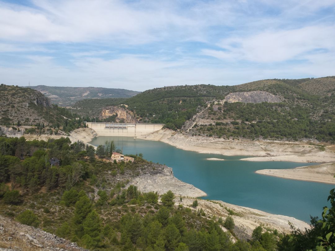 Presa de Entrepeñas al fondo Presa de Entrepeñas al fondo