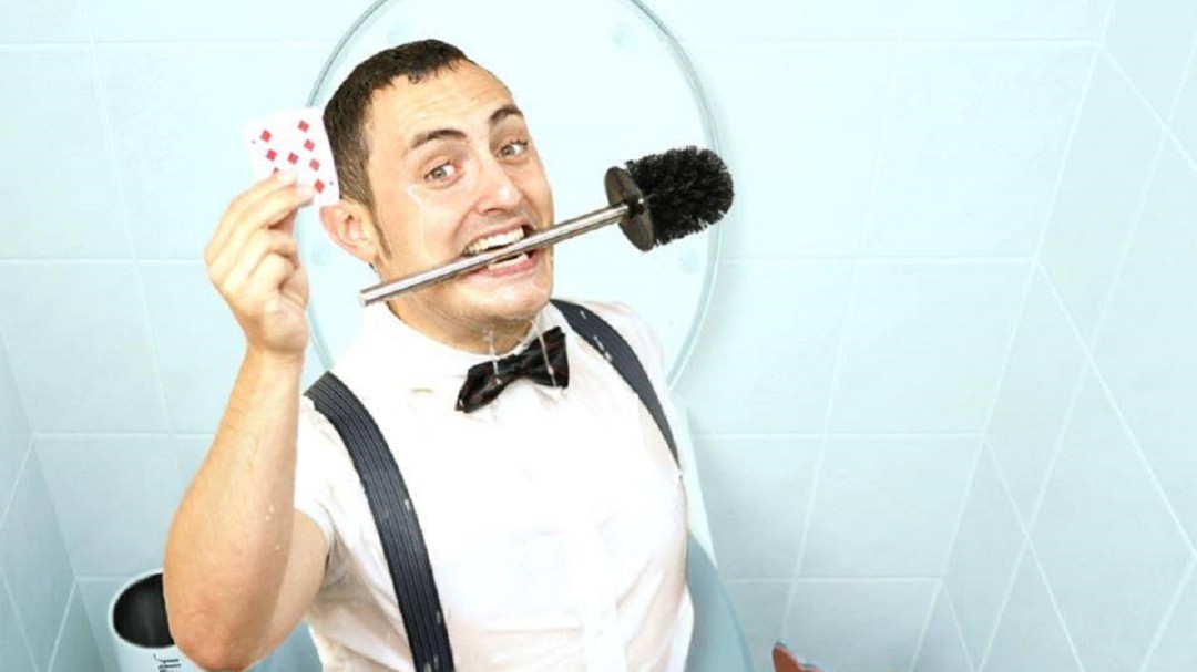 Héctor Sansegundo ofrecerá su premiado cóctel de magia y humor en Fuentes de Valdepero